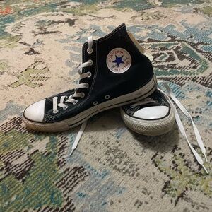 Men’s high top converse size 8 Gently warn